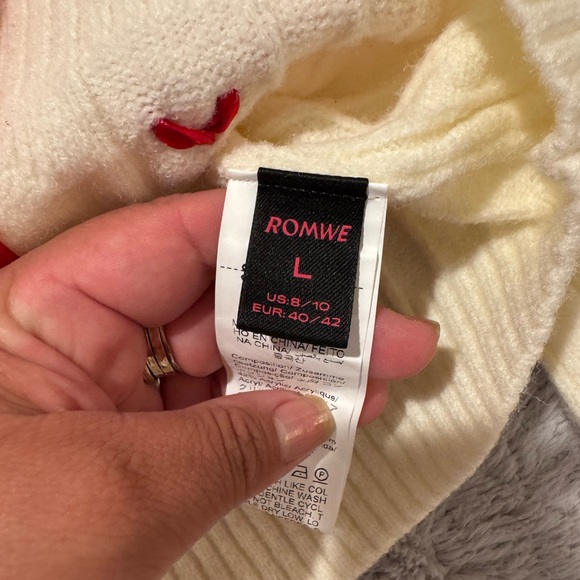 ROMWE Cream Off-the-Shoulder Sweater with Red Details - Picture 2 of 10